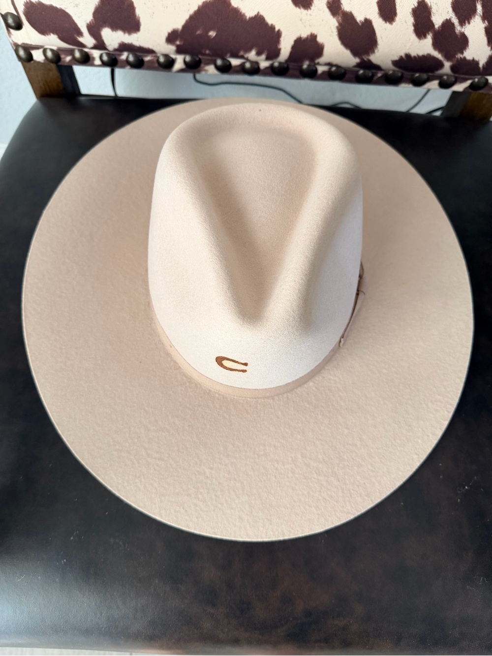 Charlie Horse Cream Felt Western Cowboy Hat with Subtle Branded Accent